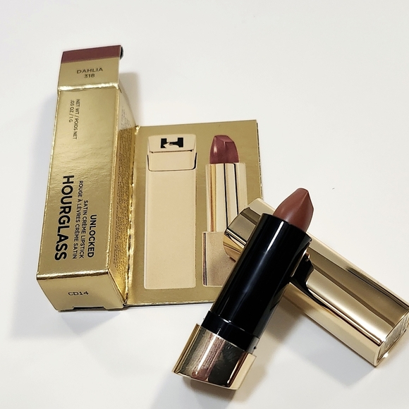 Hourglass Essentials Travel Set - Picture 4 of 8